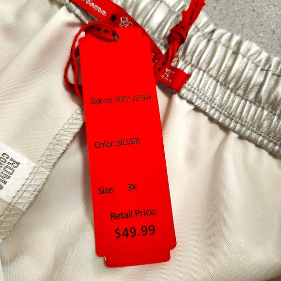 SILVER ☆ BUTTER SOFT ☆ FAUX LEATHER ☆ CARGO POCKET SHORTS ☆ NWT - Picture 8 of 10